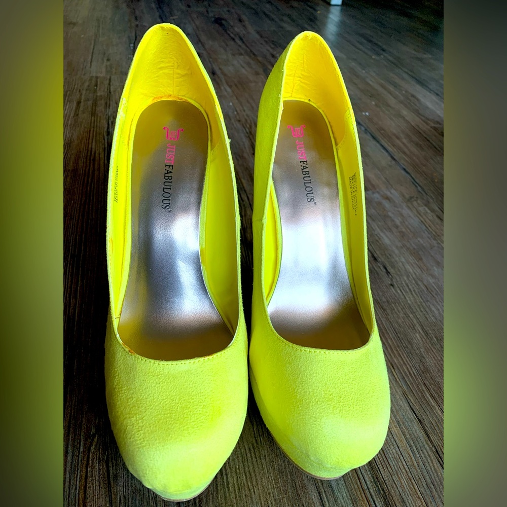 Just Fabulous yellow closed toe heel!